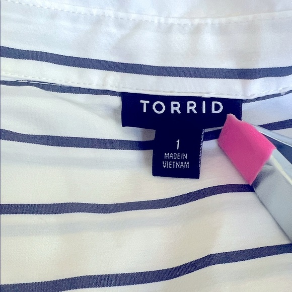 Torrid White and Navy blue Striped Shirt ๐ - Picture 4 of 7